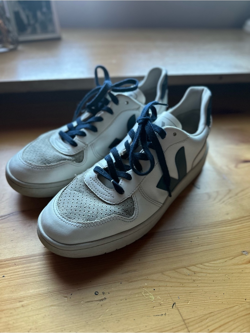 VEJA V-12 Leather Sneaker